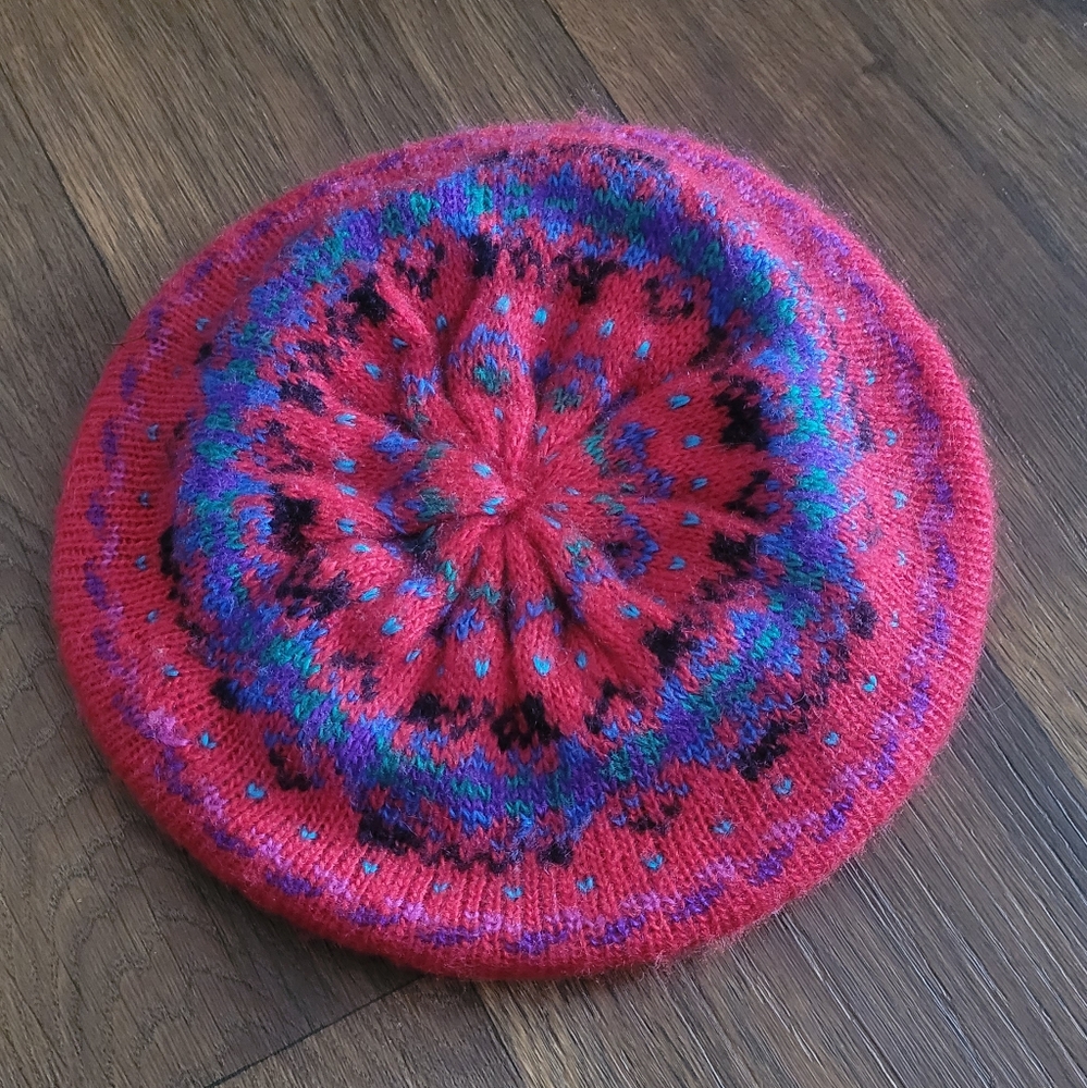 Vintage ARIS fair isle patterned acrylic beret-style Women's hat. Red.